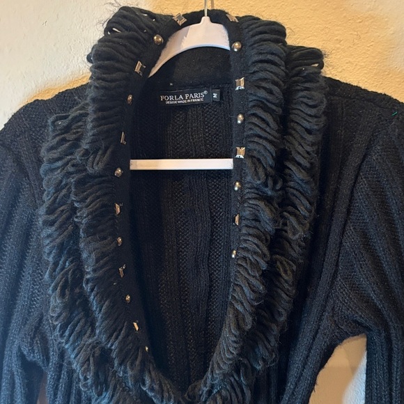 Elegant Black Knit Cardigan with Fur Trim - Picture 3 of 10